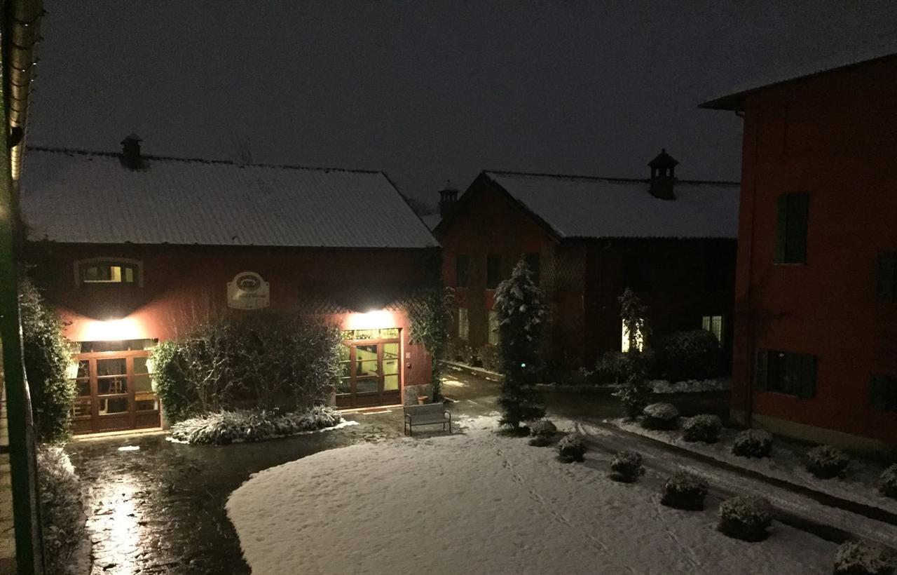 Agriturismo Cascina Maiocca Mediglia ภายนอก รูปภาพ